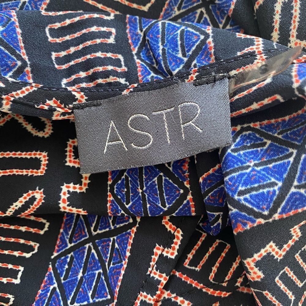 ASTR Sleeveless Top Size S - Picture 2 of 6